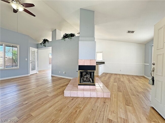 Building Photo - 2746 Sandalwood Ave