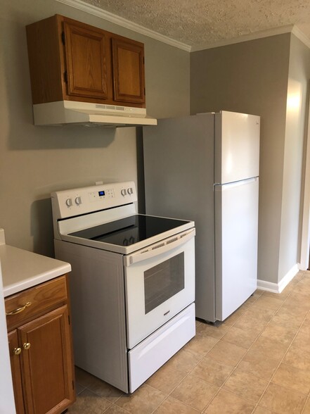 Building Photo - 258 Compton Rd