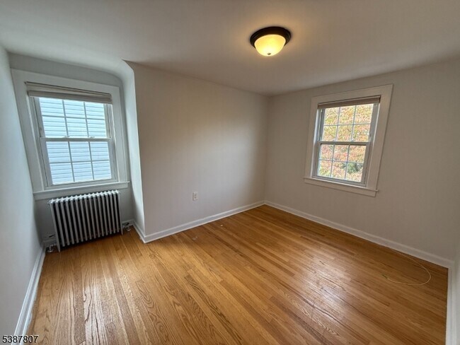 Building Photo - 629 3rd St
