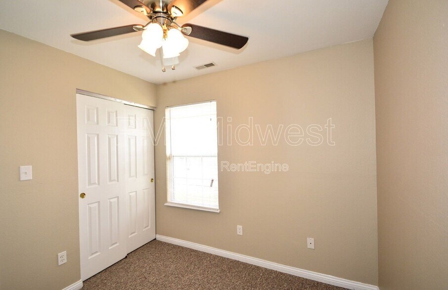 Building Photo - 1994 Falcon Ct