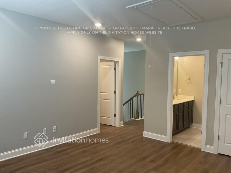 Building Photo - 215 Caledonia Ct