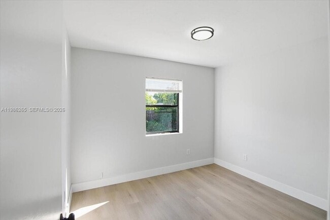 Building Photo - 1400 NE 43rd Ct