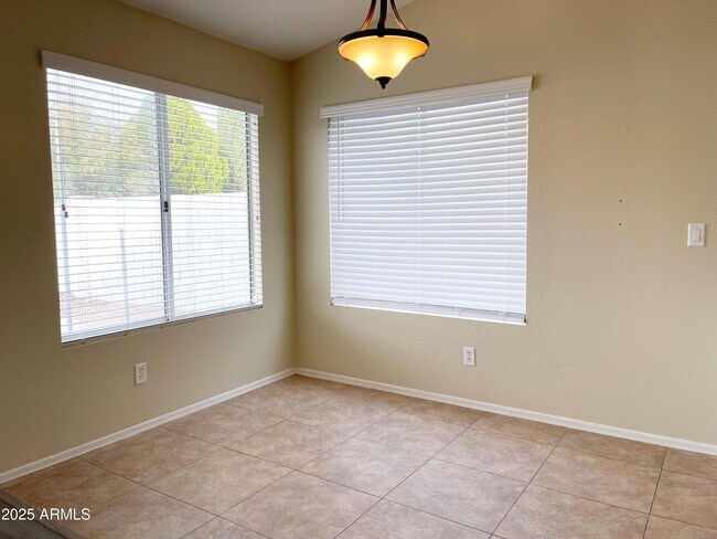 Building Photo - 6926 W Via Del Sol Dr