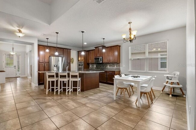 Building Photo - 2450 Chateau Lp