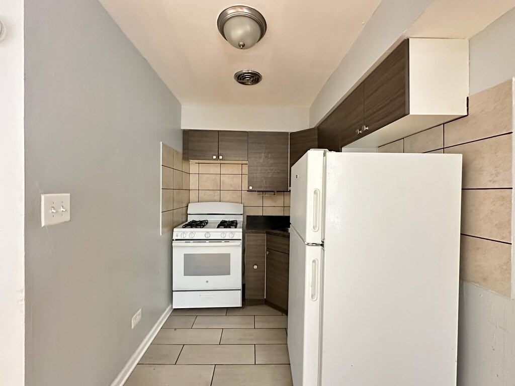 Building Photo - 1515 W Morse Ave