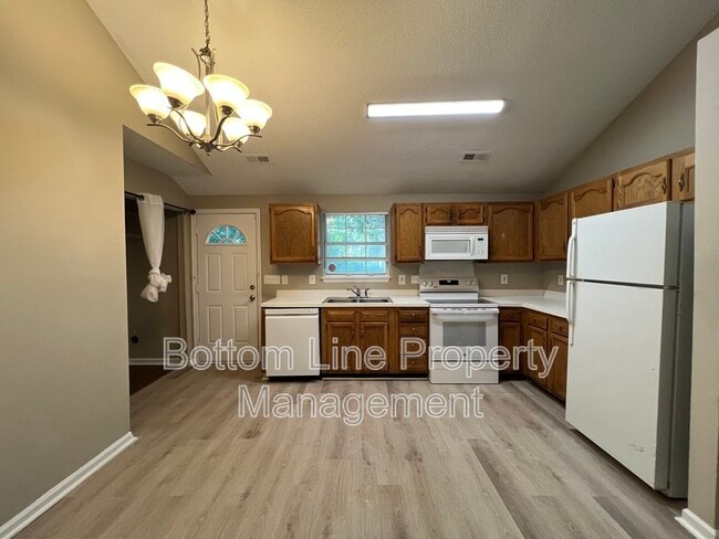 Building Photo - 1228 Woodland Dr