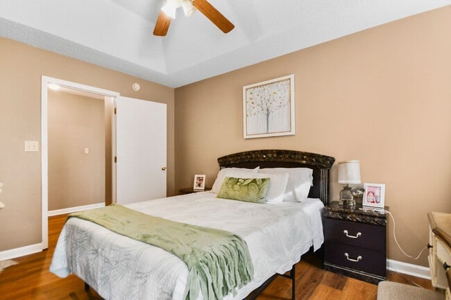 Building Photo - Conveniently Located Three Bedroom!