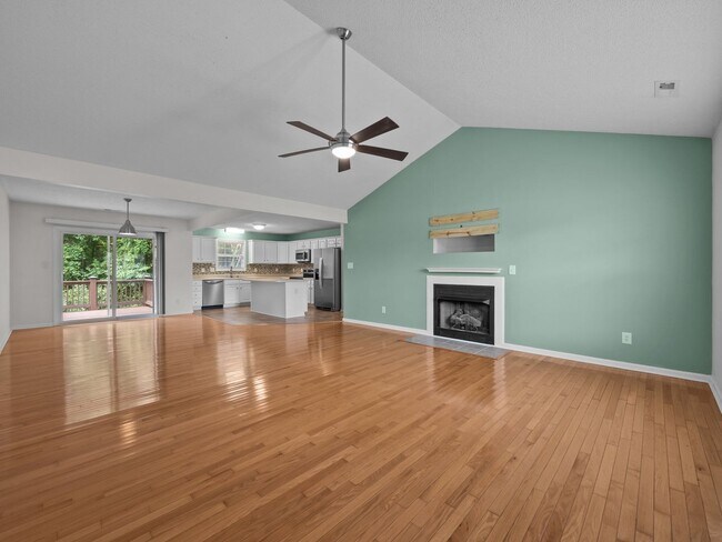 Building Photo - 305 Appaloosa Ct