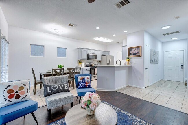 Building Photo - 7510 Lazy Creek Dr