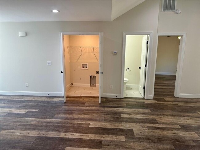 Building Photo - 404 Brookstone Dr