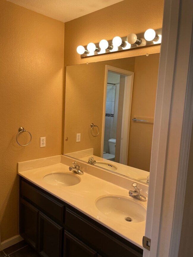 Building Photo - Beautiful Rocklin 4 Bedroom Home with 3 Ca...