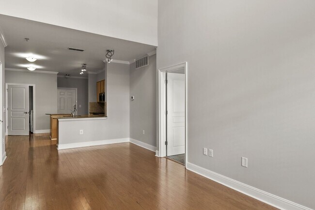 Building Photo - 1,593 SqFt Condo in a prime location in Nashville!