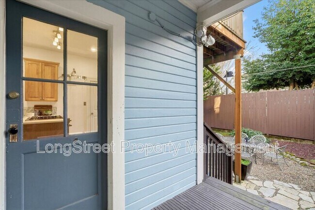 Building Photo - 2338 NW Hoyt St