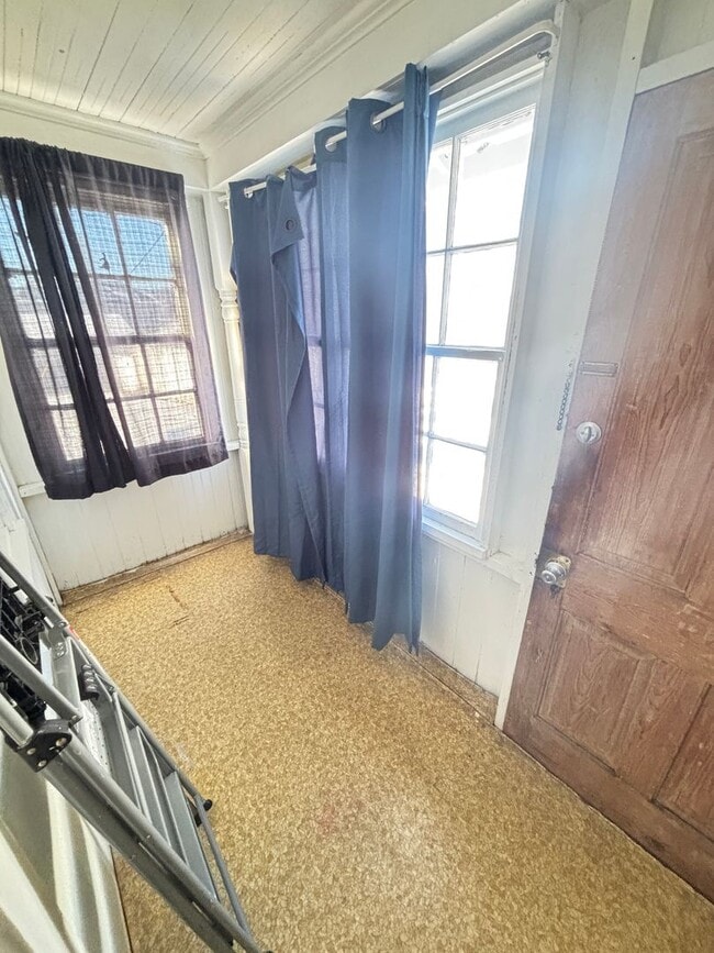 Building Photo - Charming Craftsman-Style Split Home – 3 Bedrooms, 1 Bath