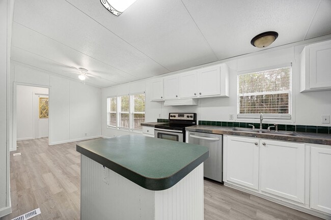 Building Photo - 16330 Hill Country Ct