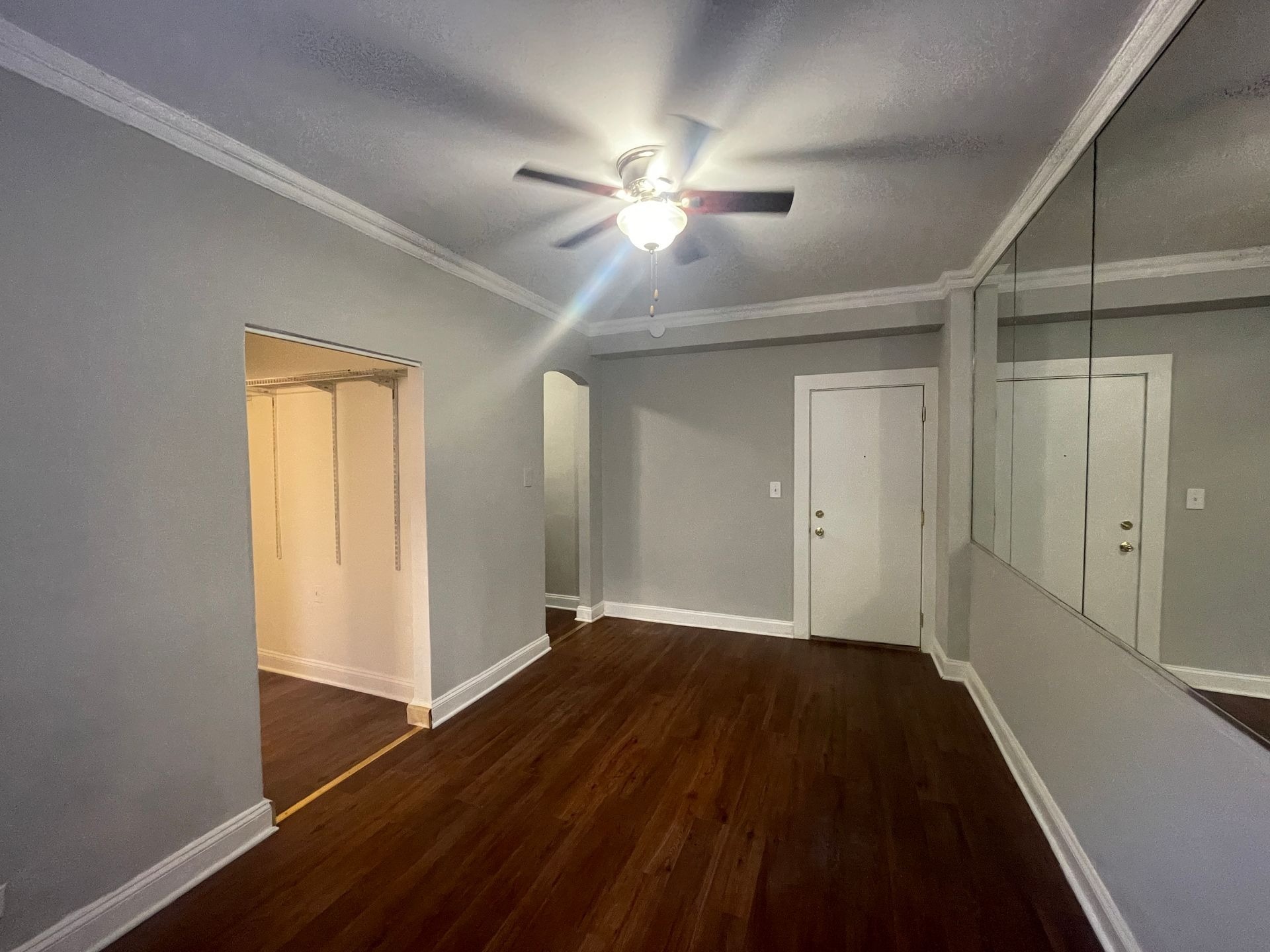 Building Photo - 831 W Bradley Pl