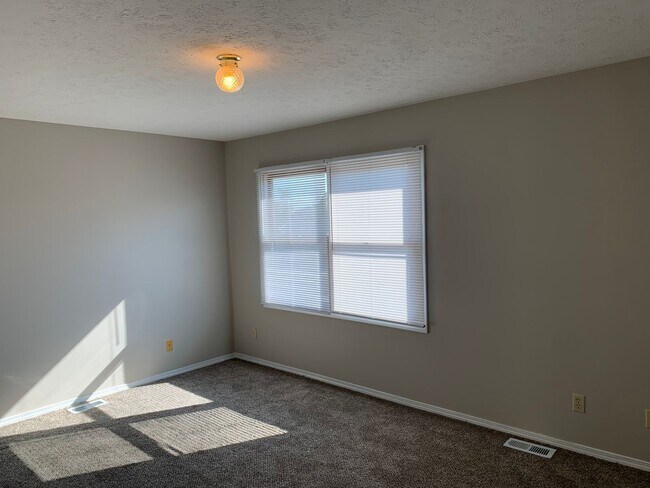 Building Photo - 1383 W Allen St