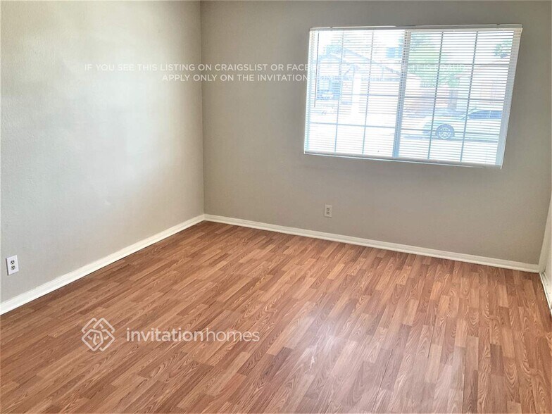 Building Photo - 7250 Topeka Dr