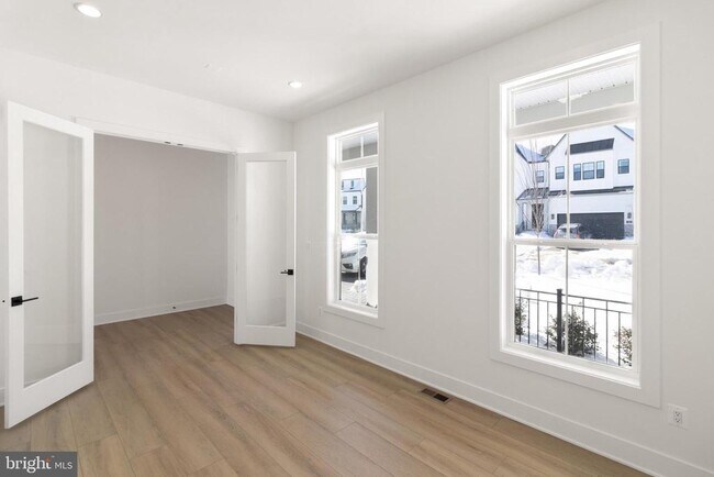 Building Photo - 853 N Manchester St