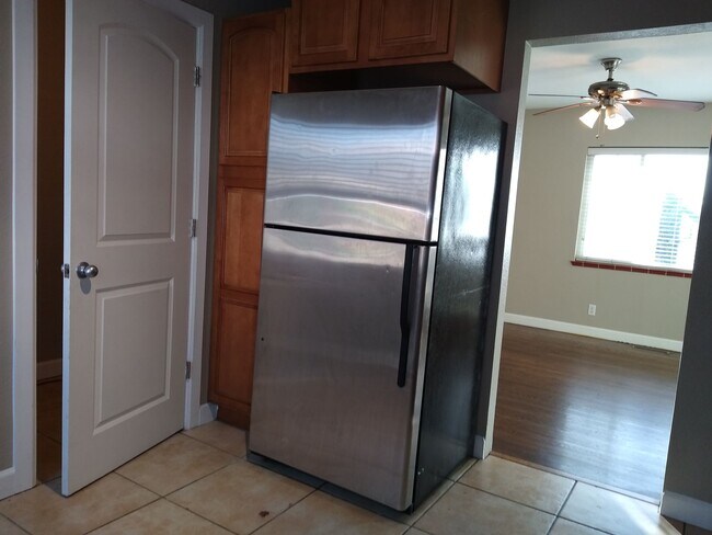 Building Photo - Mountain View 2 Bedroom 1 Bath Duplex on a Hill