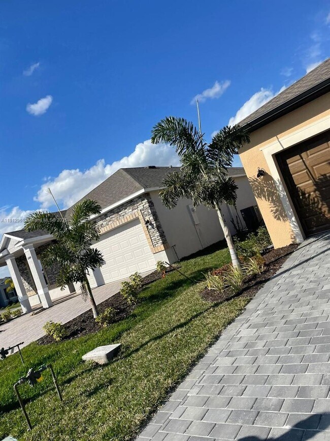 Building Photo - 16851 Cayo Key Dr