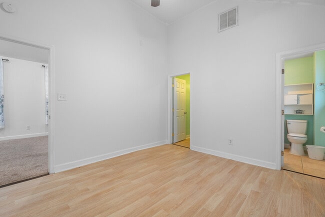 Building Photo - 3216 Marne Ave