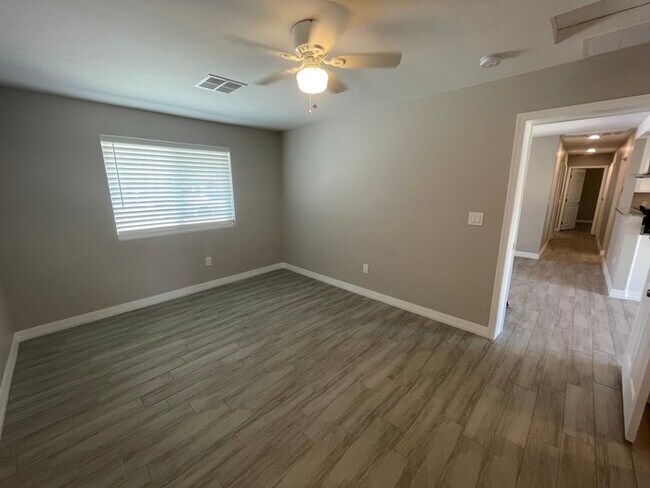 Building Photo - Fully Remodeled Tempe