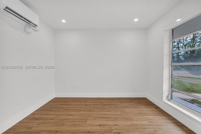 Building Photo - 8201 SW 42nd St
