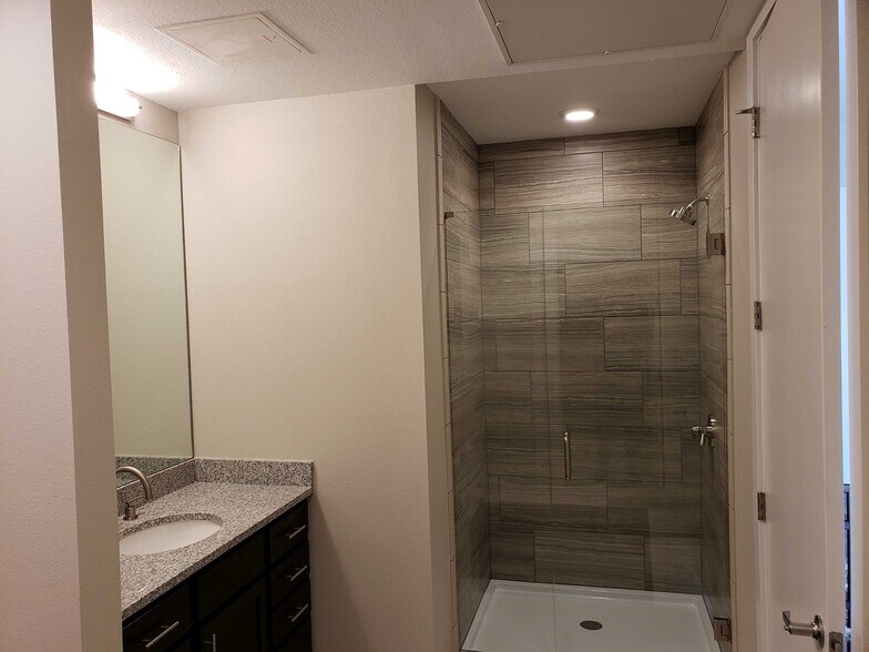 Building Photo - 615 24th St