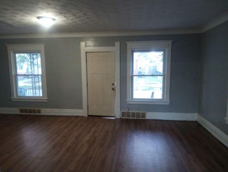 Primary Photo - 826 Mason St