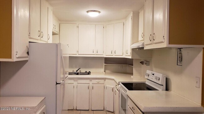 Building Photo - 918 Cornwallis Dr