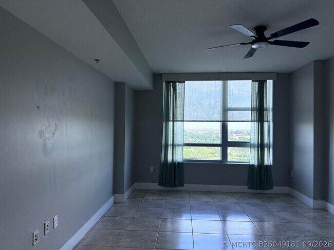 Building Photo - 2641 N Flamingo Rd