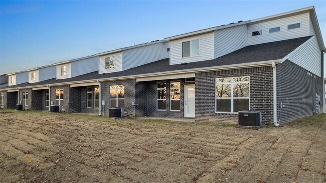 Building Photo - 1861 Lapis Ave