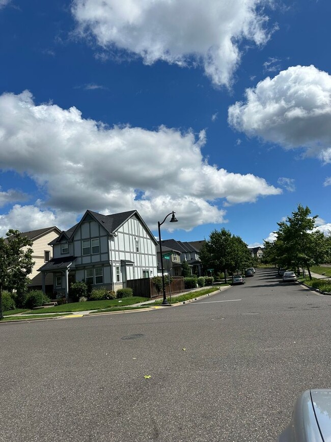 Building Photo - GORGEOUS CONTEMPORARY HOME IN BETHANY