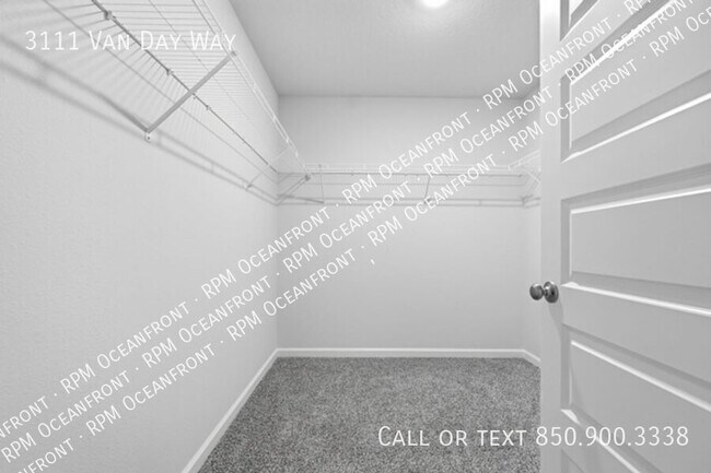Building Photo - 3111 Van Day Way