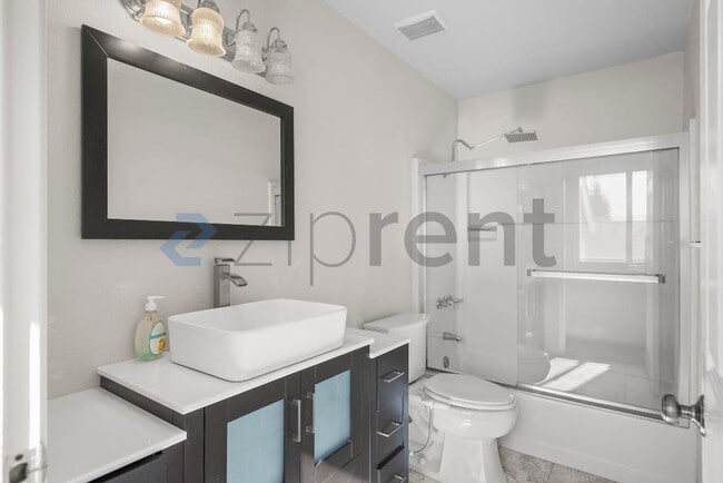 Building Photo - 37789 Essanay Pl