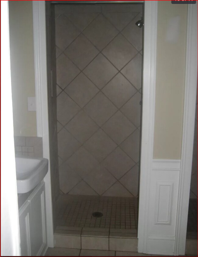 Building Photo - 1234 Park St