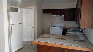 Building Photo - 10202 Beacon Ave