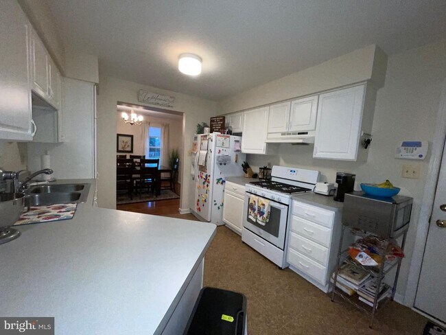 Building Photo - 22120 Victoria Cir