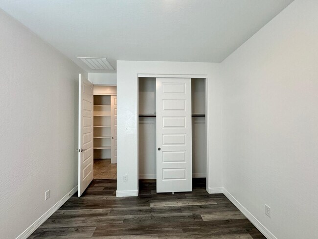 Building Photo - 9006 W Rancho Dr