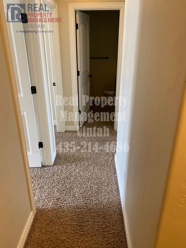 Building Photo - 3 bed 2.5 bath townhome in Fox Run