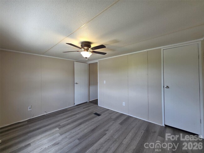Building Photo - 6870 Frankfurt Dr