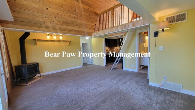 Building Photo - "Charming 2-Bedroom Retreat in Beautiful B...