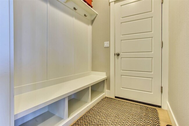 Building Photo - Beautiful 3 bed, 2 bath home in SpurWing Greens Subdivision!
