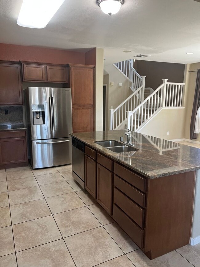 Building Photo - 3 bedroom 3 bathroom with bonus room in No...