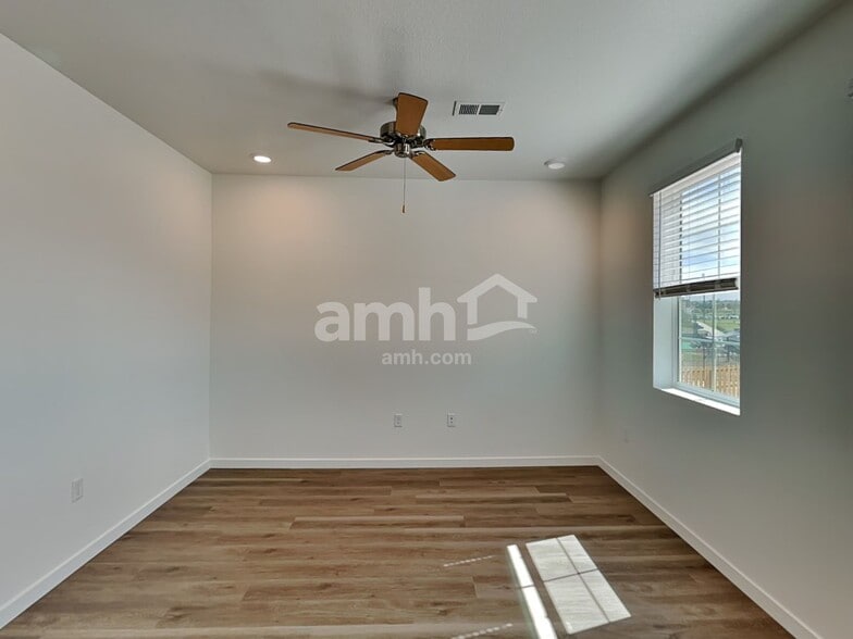 Building Photo - 26112 E Calhoun Pl