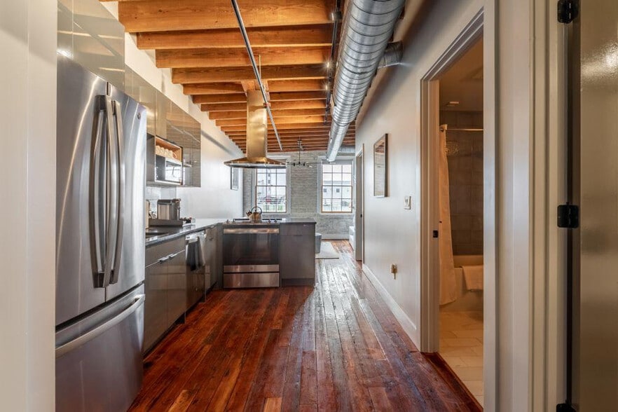 Building Photo - 315 Girod St