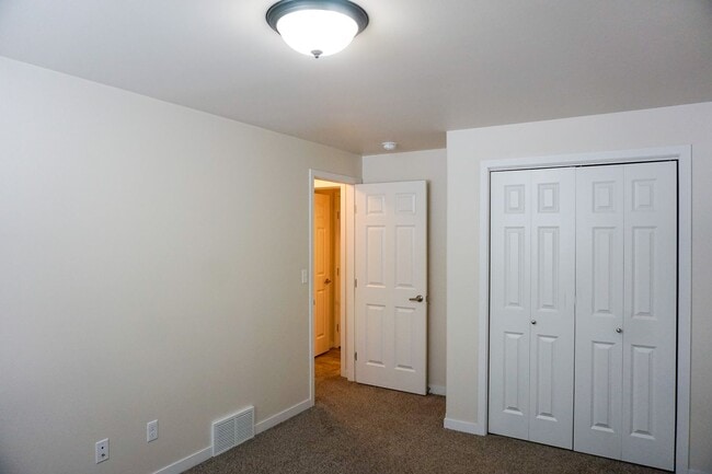 Building Photo - 3 Bed 2 Bath Twin Home