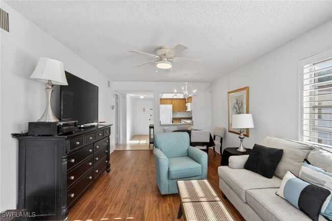 Building Photo - 5 High Point Cir W