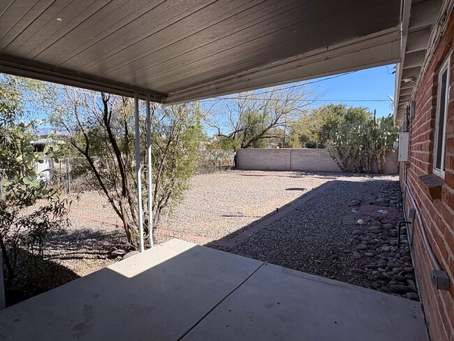 Building Photo - 3 bed/2 bath home w/Den